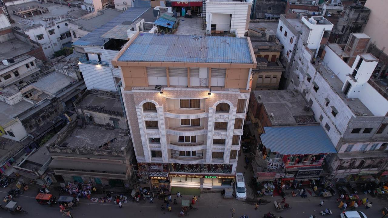 Hotel Pearl Courtyard Varanasi Esterno foto