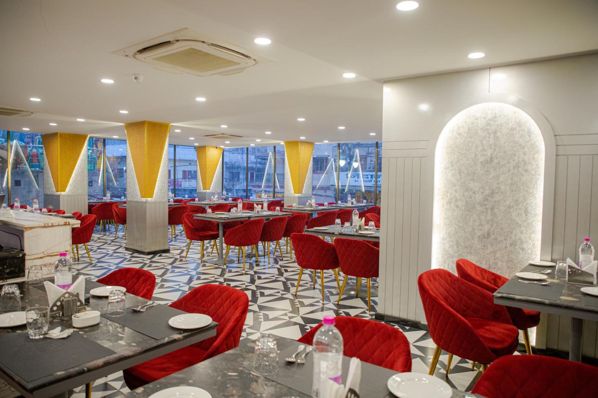 Hotel Pearl Courtyard Varanasi Esterno foto