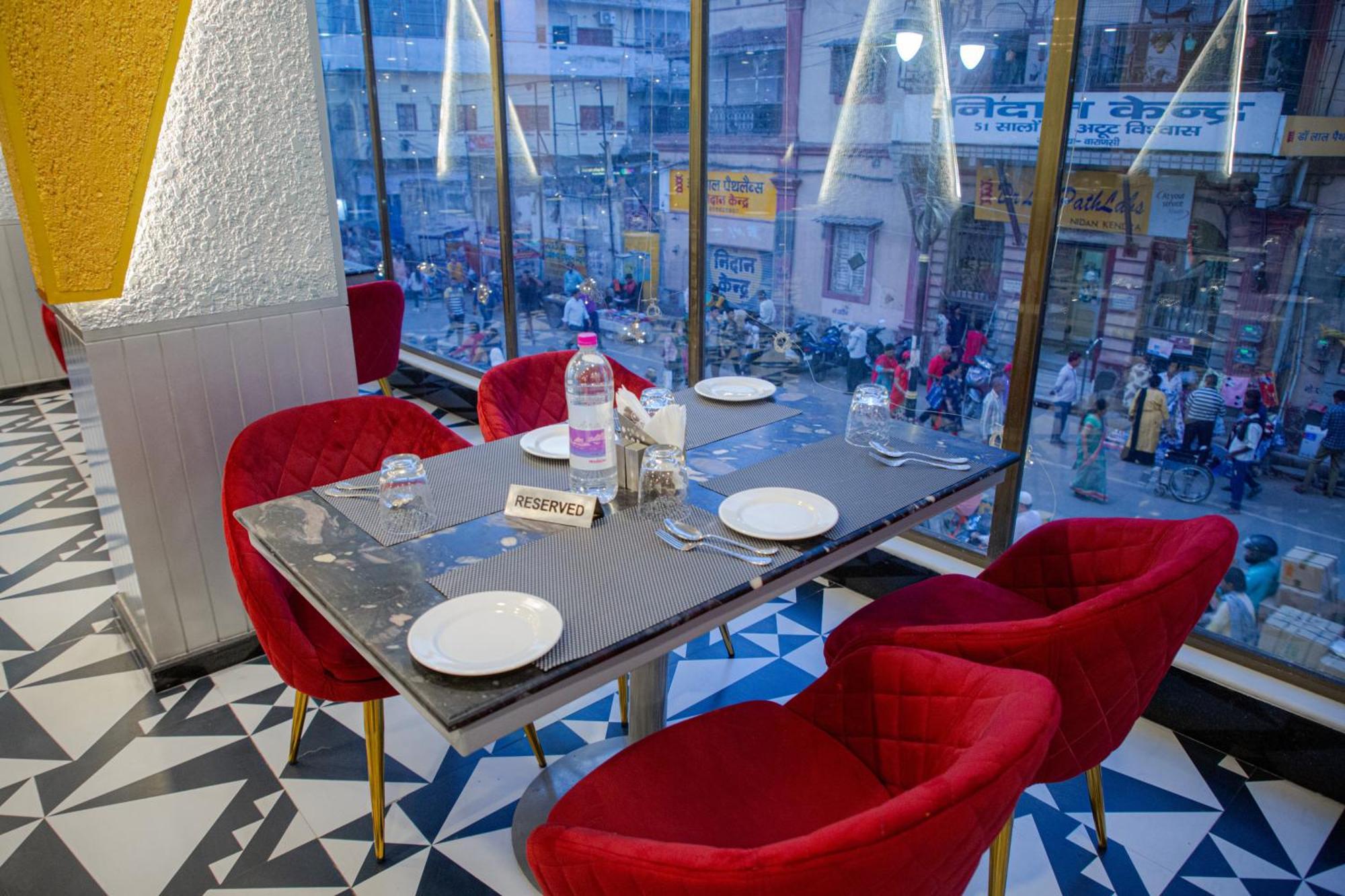Hotel Pearl Courtyard Varanasi Esterno foto