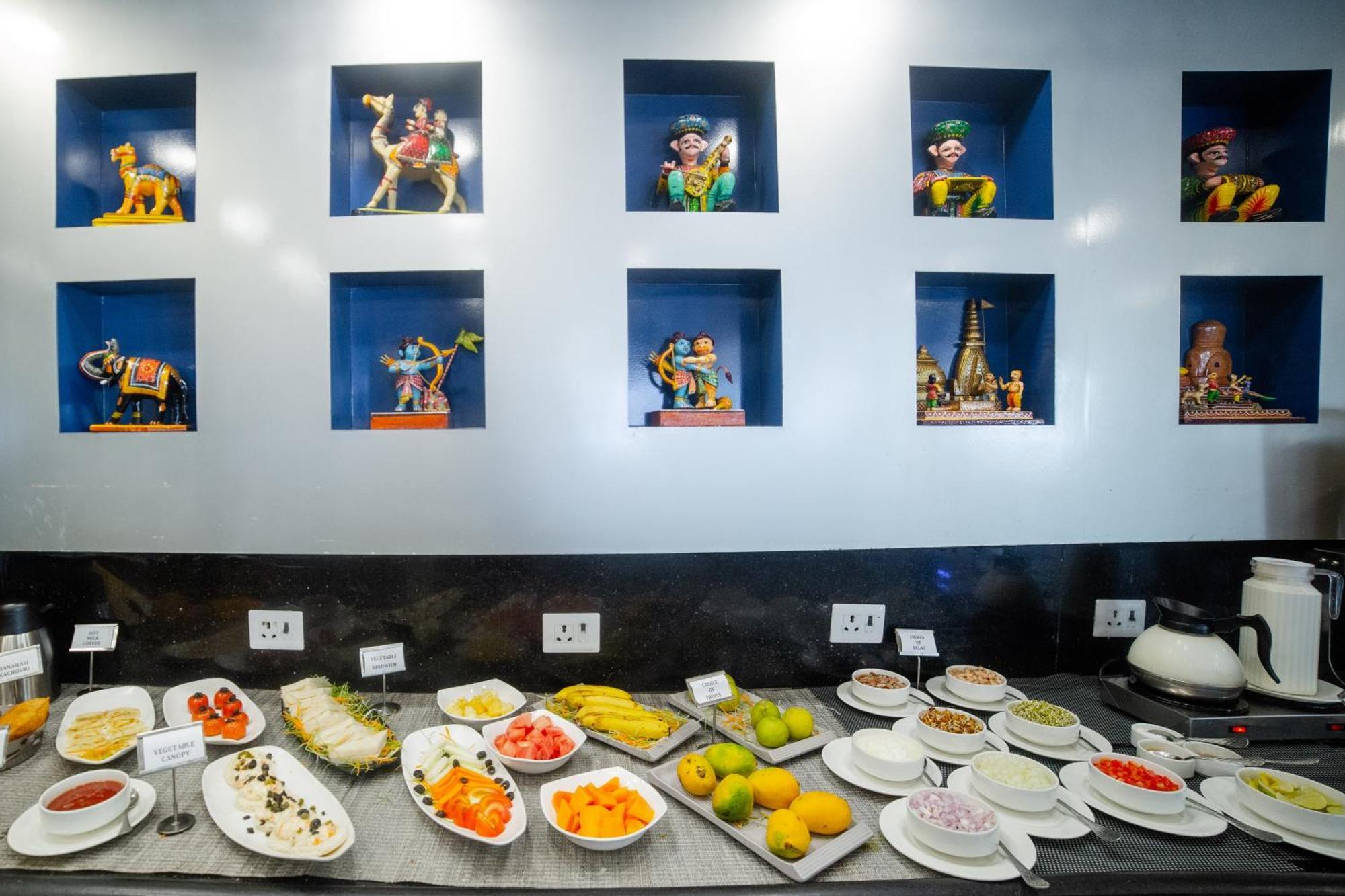 Hotel Pearl Courtyard Varanasi Esterno foto