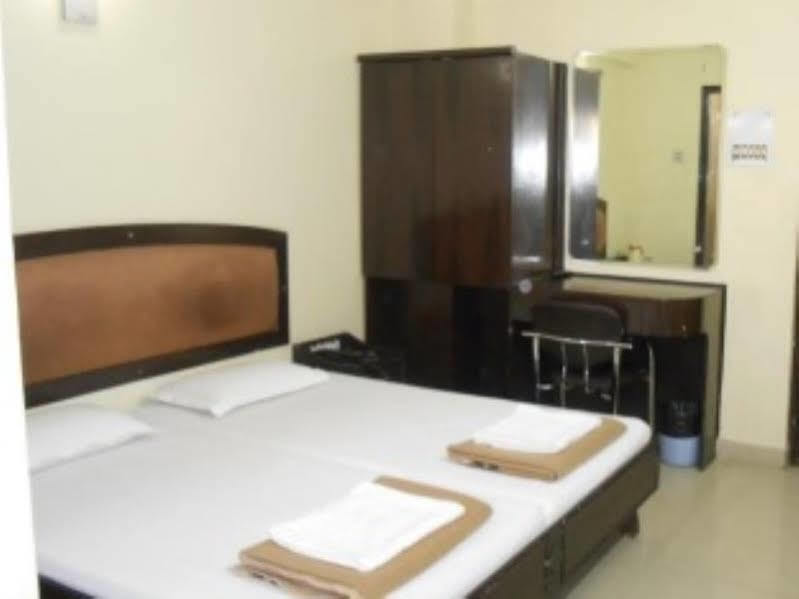Hotel Pearl Courtyard Varanasi Esterno foto